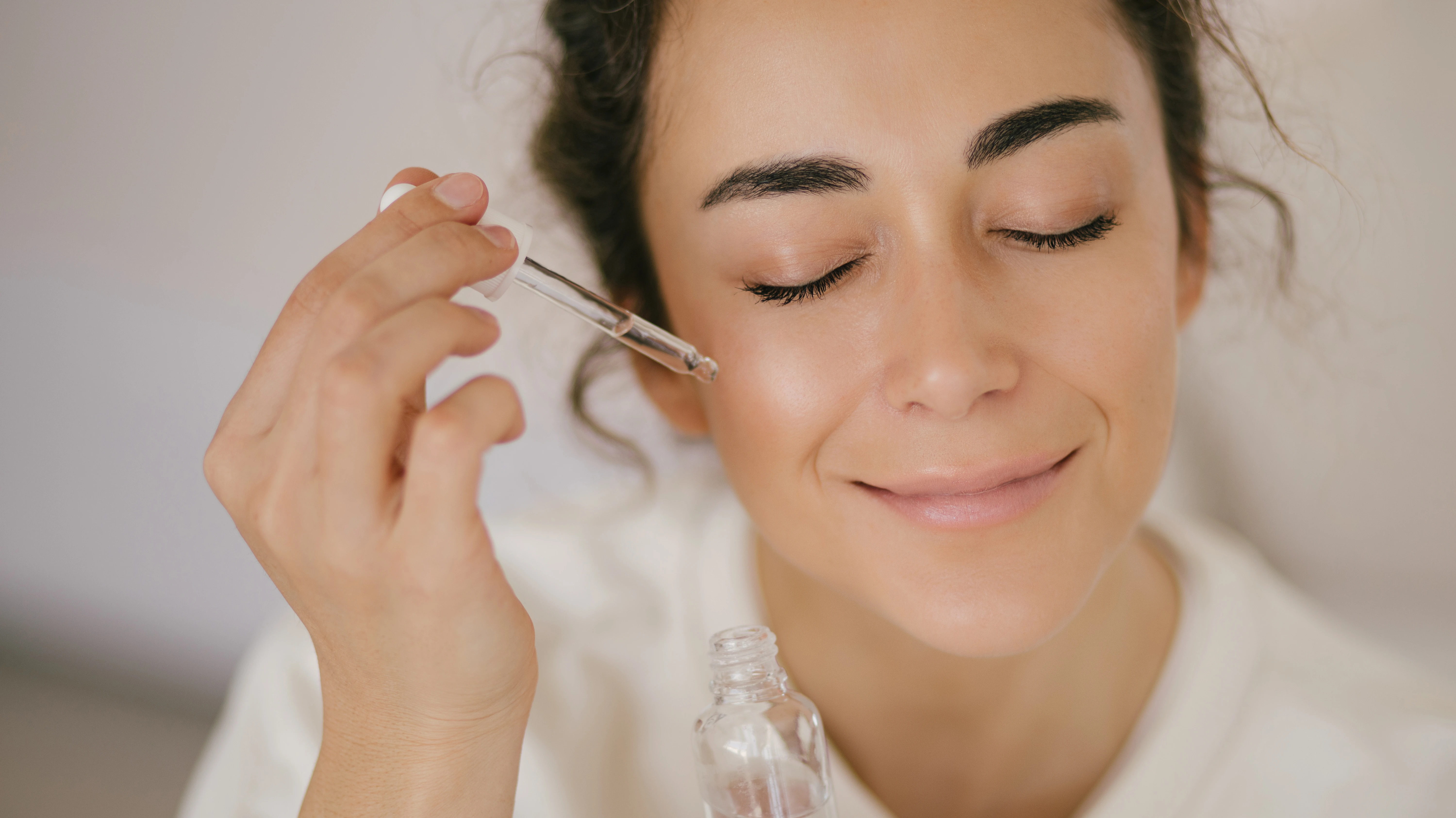 ATIVOS E FÓRMULAS | Ácido Hialurônico, hidratação profunda nas rotinas de skincare